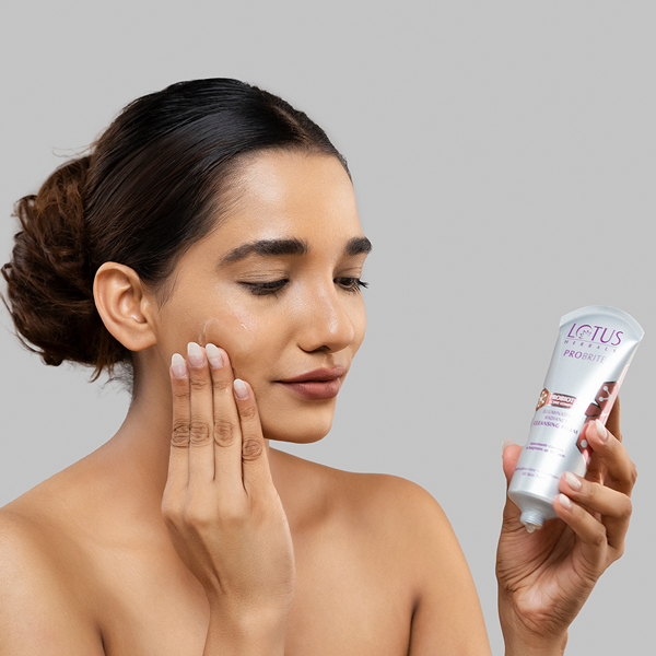 Lotus Herbals - Probrite Illuminating Radiance Sulphate Free Cleansing Foam